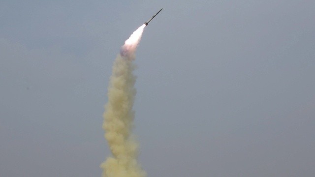 КНДР заявила об успешном испытании двигателя межконтинентальной баллистической ракеты - ảnh 1